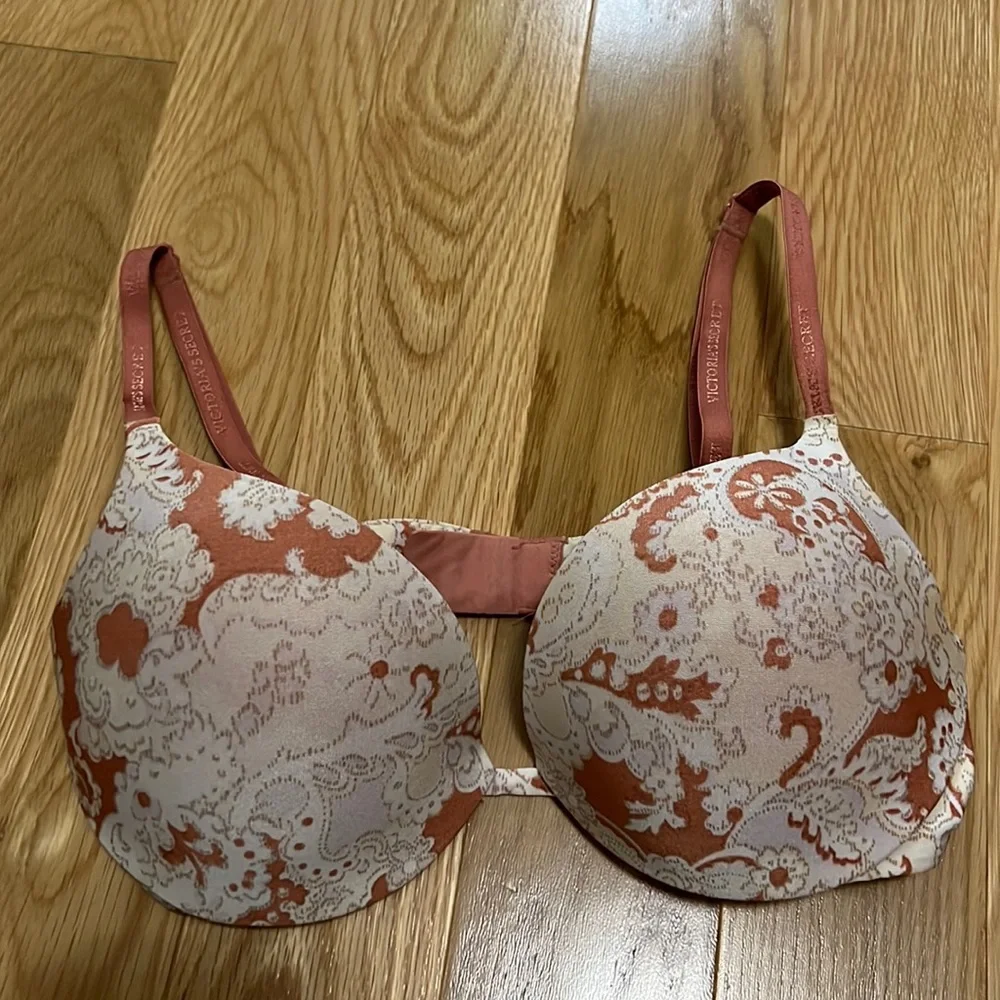 Victoria’s Secret Plunge Bra - Picture 1 of 5